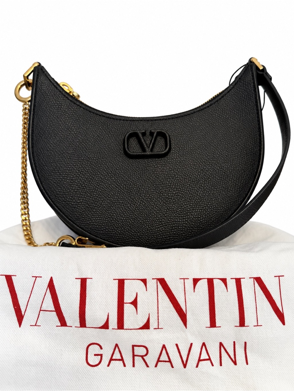 ✨authentic✨Valentino Garavani Black Pebbled Leather Crescent Shoulder Bag